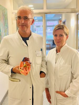 Bildunterschrift: Maren Witt (r.), Oberärztin, und Priv.-Doz. Dr. Korff Krause, Chefarzt der Klinik für Kardiologie im Diakonieklinikum.
